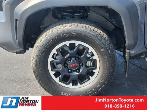 Used 2024 Toyota Tacoma TRD Off-Road AWD/4WD image 13