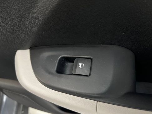 Used 2025 Hyundai Venue SEL FWD image 20