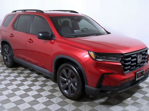 Used 2024 Honda Pilot Sport image 6