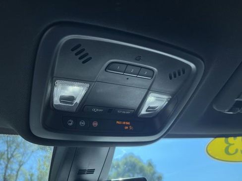 Used 2023 Chevrolet Traverse RS image 35