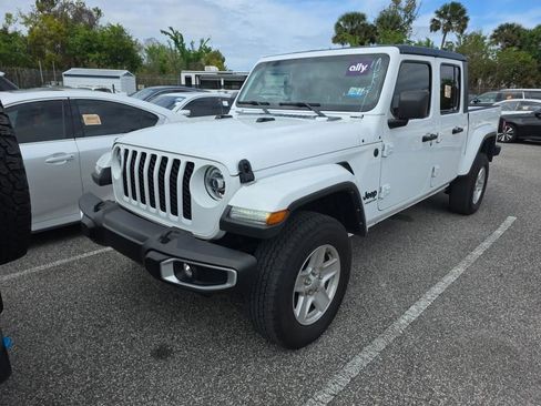 Used 2022 Jeep Gladiator Sport image 2