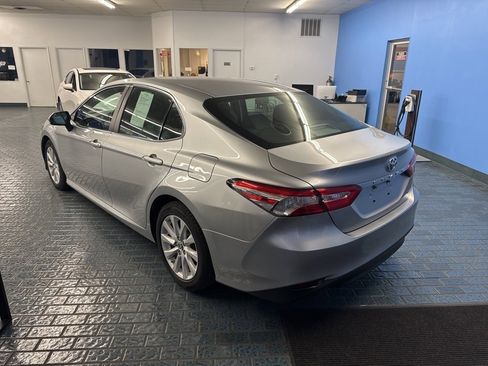 Used 2018 Toyota Camry LE image 5