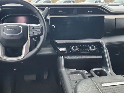 Used 2024 GMC Sierra 2500 Denali w/ Denali Reserve Package image 7