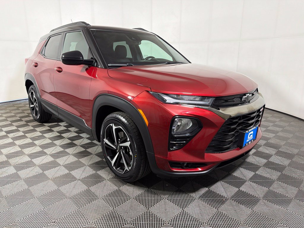 Used 2022 Chevrolet TrailBlazer RS w/ Technology Package FWD image 2