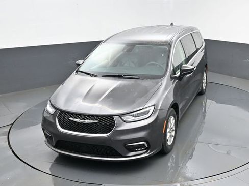 Used 2023 Chrysler Pacifica Touring-L image 23
