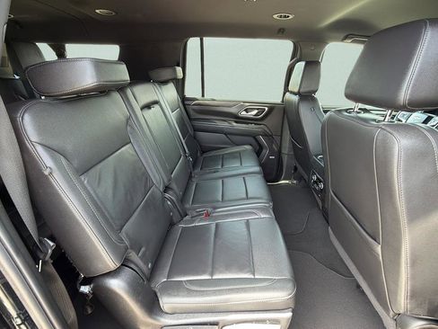 Used 2024 Chevrolet Suburban LT RWD image 12