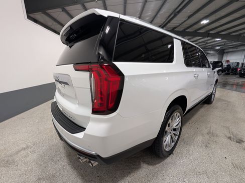 Used 2023 GMC Yukon XL Denali image 3