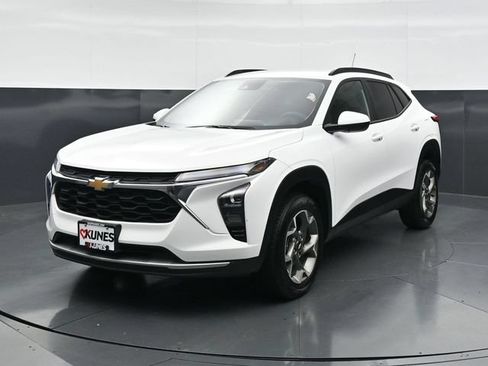Used 2025 Chevrolet Trax LT FWD image 5