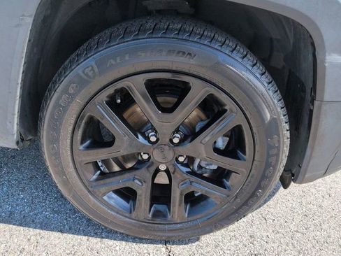 Used 2017 Jeep Renegade Altitude FWD image 11