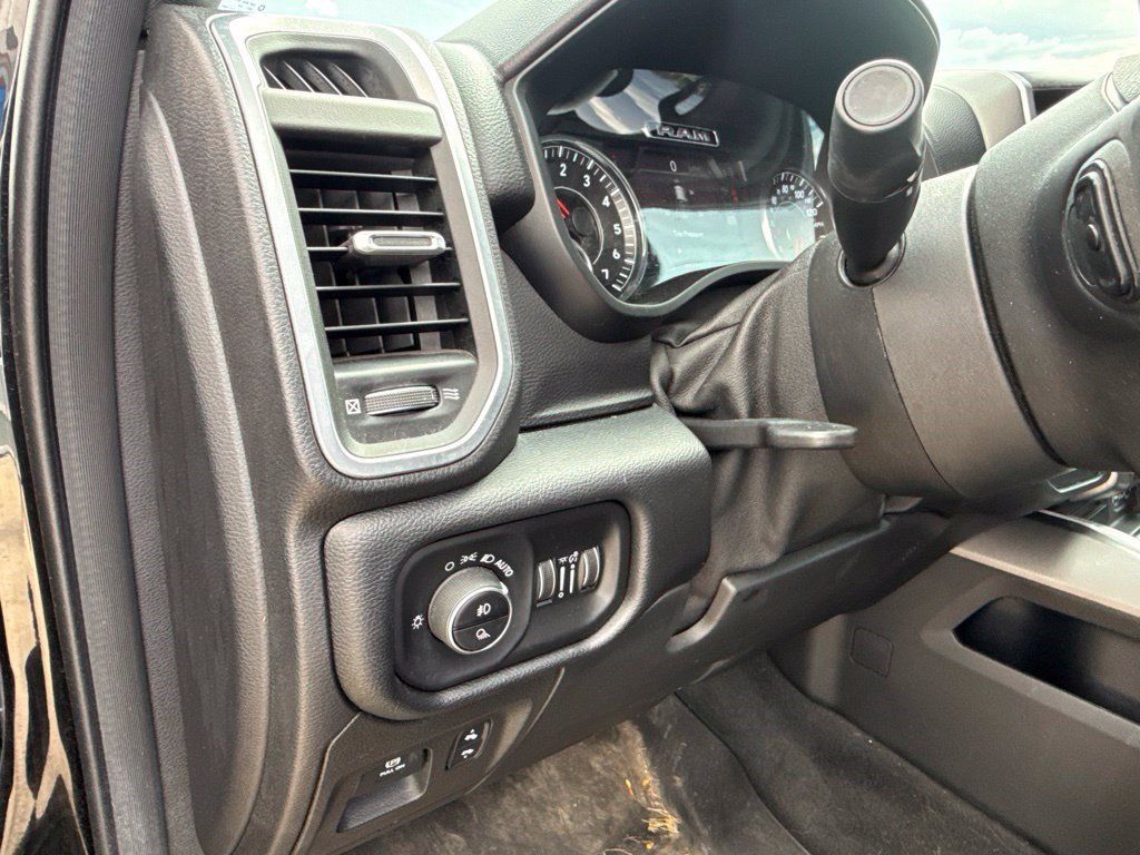 Used 2019 RAM 1500 Big Horn AWD/4WD image 14