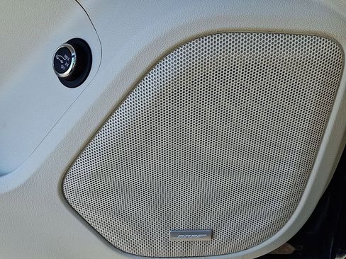 Used 2022 GMC Acadia Denali w/ Denali Ultimate Package image 25