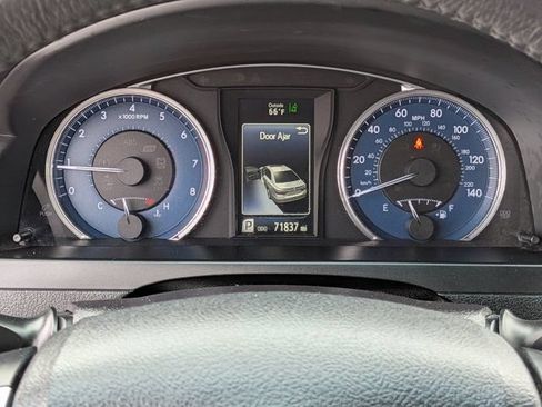 Used 2017 Toyota Camry XLE FWD image 24