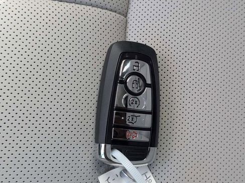 New 2026 Lincoln Navigator Reserve AWD/4WD image 31