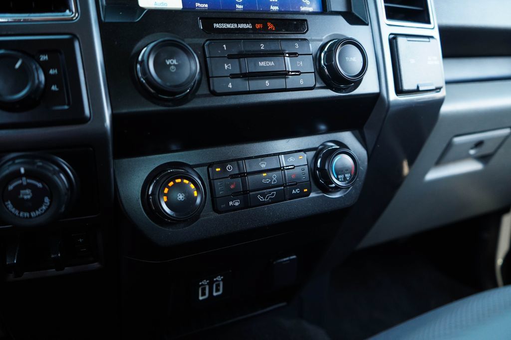 Used 2019 Ford F150 XLT w/ Equipment Group 302A Luxury AWD/4WD image 27