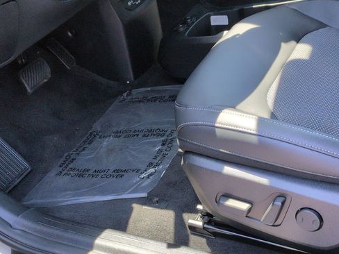 Used 2025 Kia EV6 Light w/ Light LR Technology Package RWD image 17