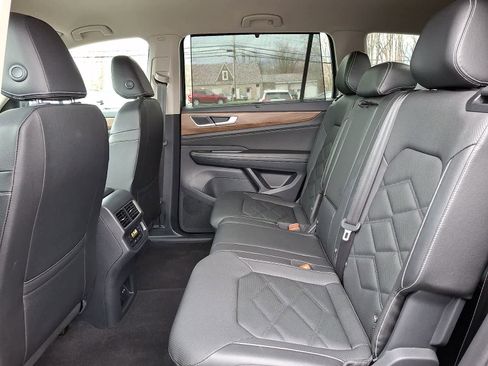 Used 2025 Volkswagen Atlas SE image 11