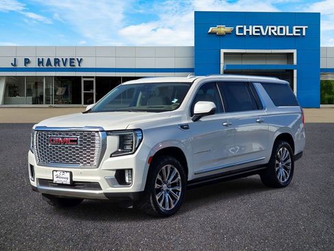 Used 2021 GMC Yukon XL Denali w/ Denali Premium Package AWD/4WD image 3