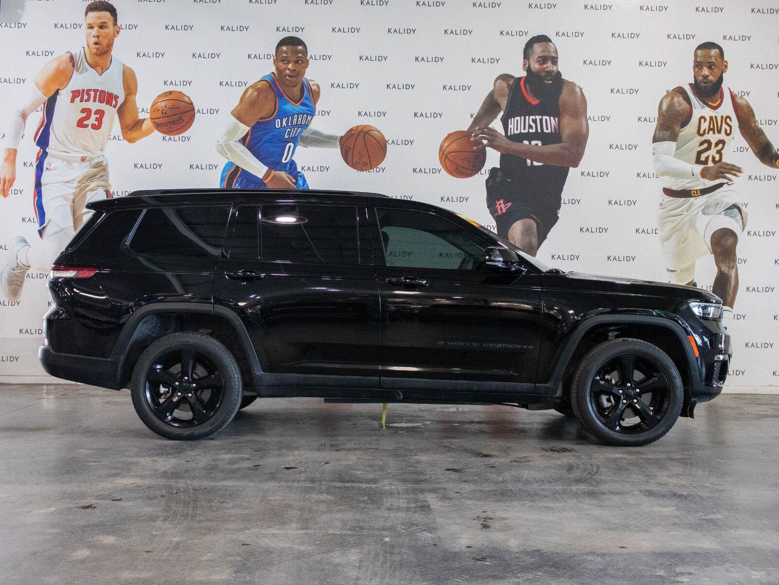 Used 2024 Jeep Grand Cherokee L Limited w/ Black Appearance Package RWD image 18