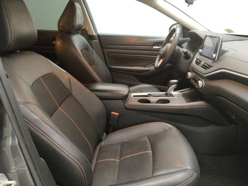 Used 2021 Nissan Altima 2.5 SR w/ SR Premium Package image 21