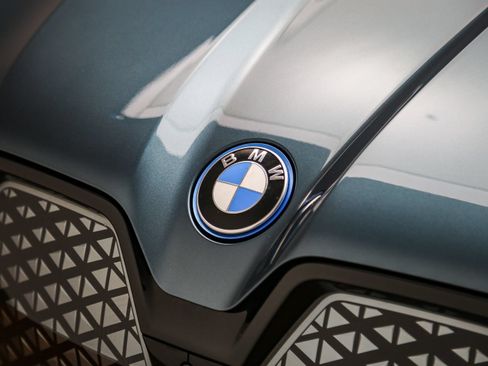 Used 2024 BMW iX xDrive50 w/ Premium Package AWD/4WD image 9