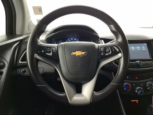 Used 2019 Chevrolet Trax LT w/ LT Convenience Package FWD image 19