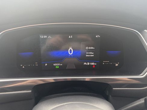 Used 2022 Volkswagen Tiguan SE R-Line image 11