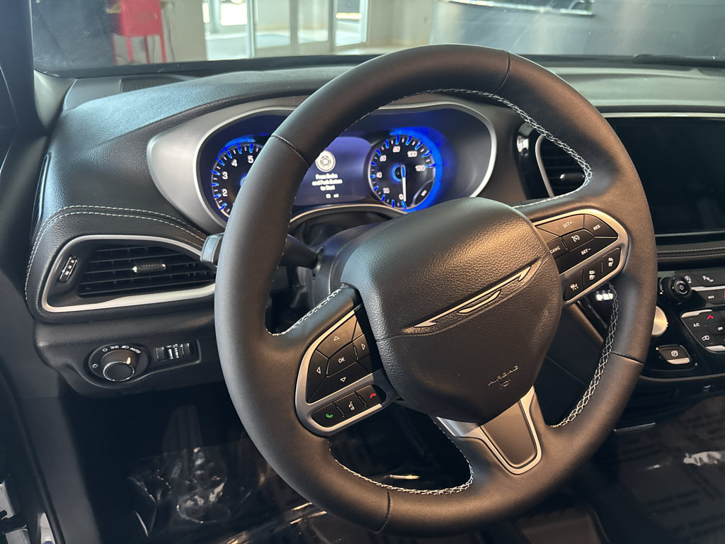 New 2027 Chrysler Pacifica Select FWD image 16
