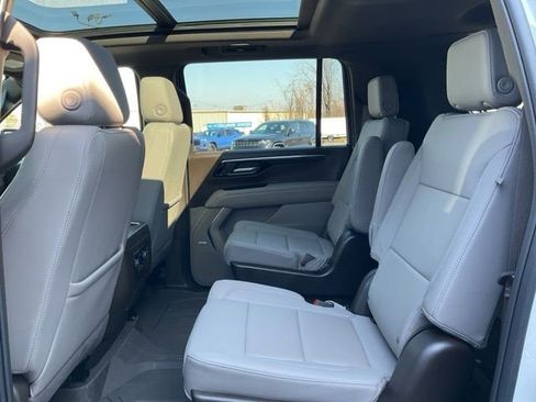 Certified 2025 Chevrolet Suburban Z71 w/ Z71 Off-Road Package image 18