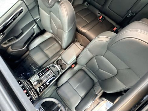 Used 2025 Porsche Macan image 20
