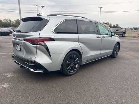 Used 2021 Toyota Sienna XSE image 5
