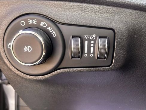 Used 2018 Jeep Compass Latitude w/ Popular Equipment Group AWD/4WD image 21