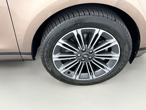 Certified 2025 Land Rover Range Rover Evoque S image 31