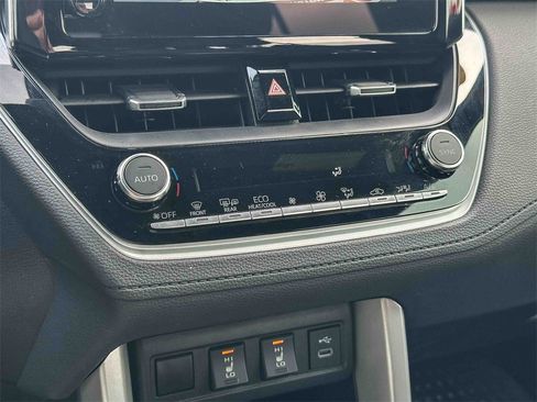 Used 2024 Toyota Corolla Cross XSE image 32