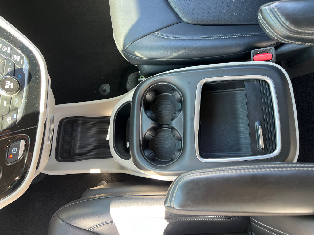 Used 2024 Chrysler Pacifica Limited FWD image 35