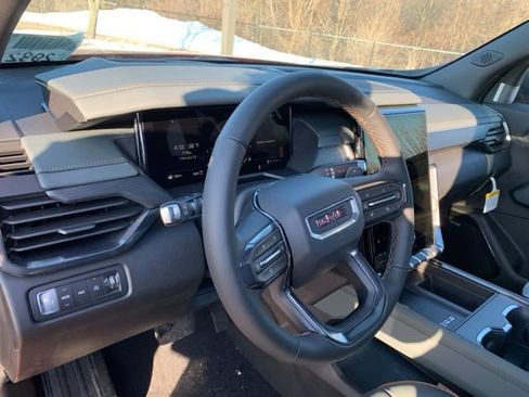 New 2026 GMC Acadia AT4 w/ Luxury Package AWD/4WD image 13