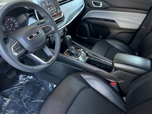 Used 2022 Jeep Compass Latitude image 10