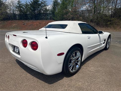 Used 2004 Chevrolet Corvette Convertible w/ Preferred Equipment Group image 6