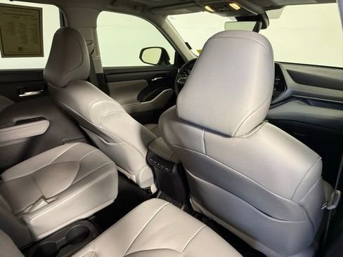 Used 2022 Toyota Highlander XLE image 39