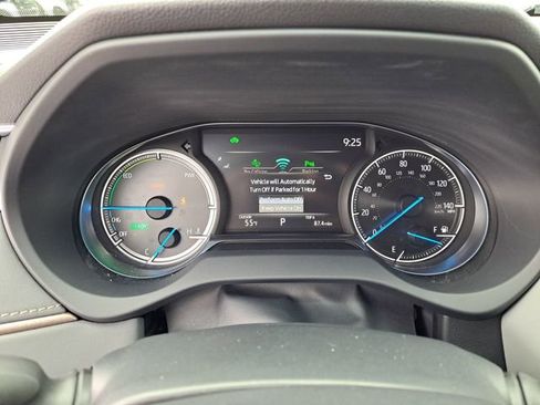 Used 2024 Toyota Venza XLE AWD/4WD image 8