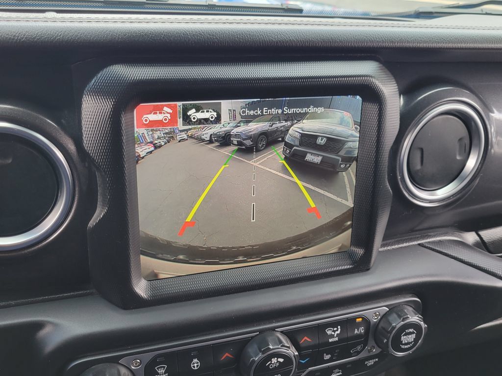 Used 2022 Jeep Wrangler Unlimited Rubicon w/ Trailer Tow Package AWD/4WD image 10