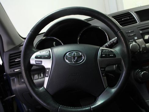 Used 2011 Toyota Highlander Limited w/ Tow Pkg AWD/4WD image 8