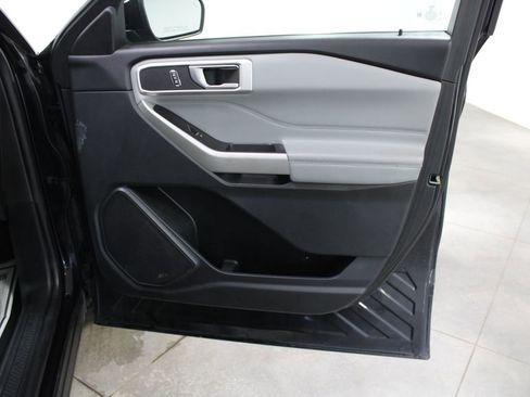Used 2022 Ford Explorer XLT w/ Equipment Group 202A image 34