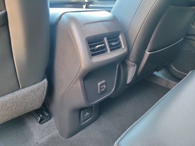 Used 2022 GMC Terrain SLT w/ Tech Package FWD image 9