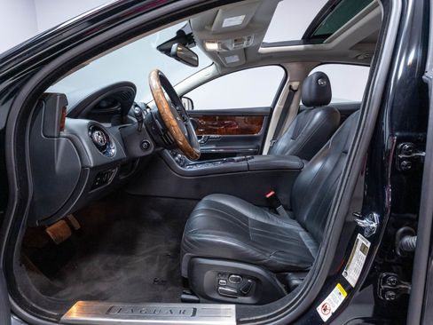 Used 2013 Jaguar XJ AWD image 9