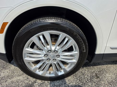 Used 2017 Cadillac XT5 Premium Luxury AWD/4WD image 13