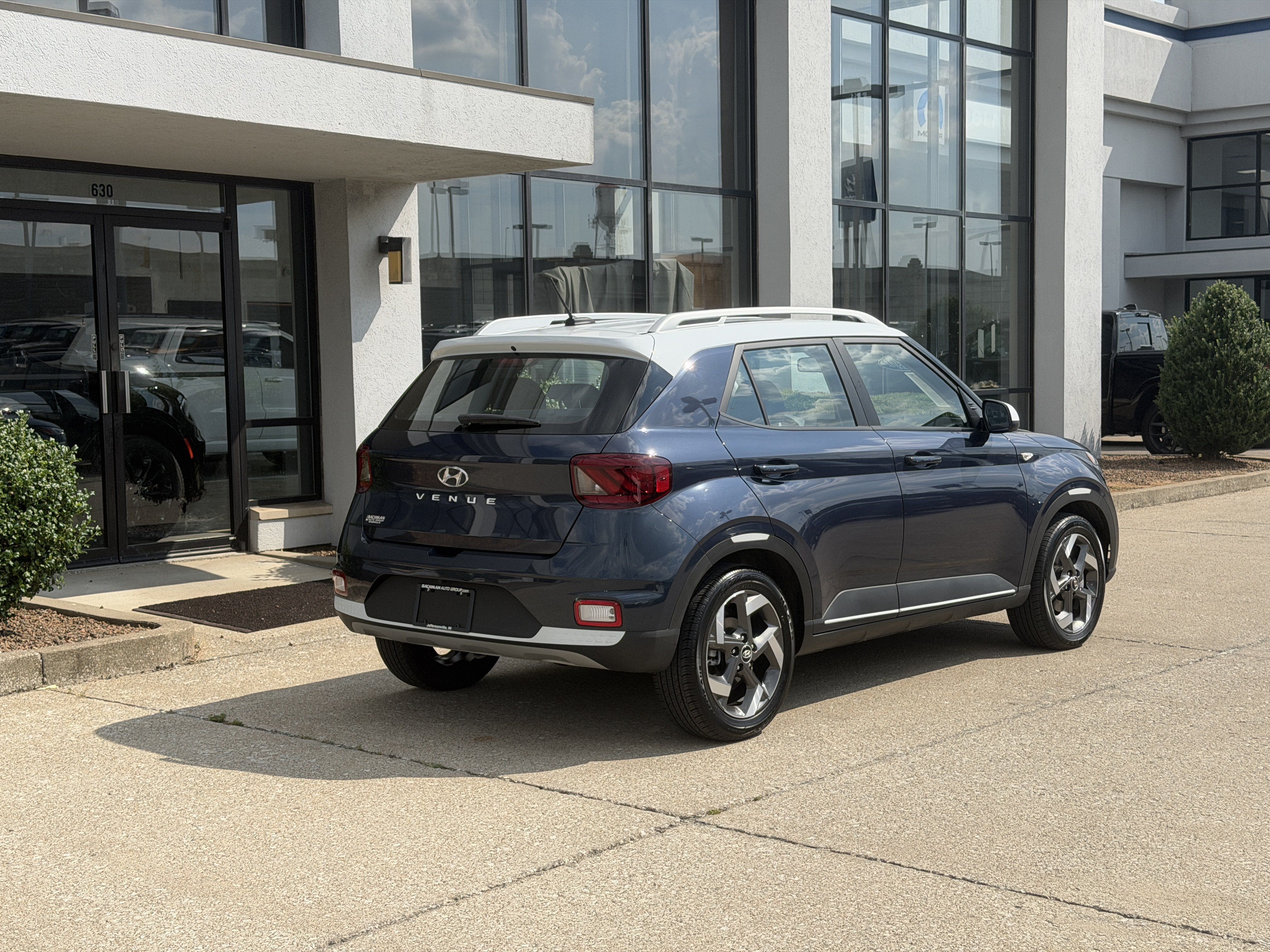Certified 2025 Hyundai Venue Limited FWD image 4