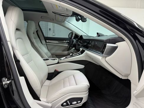 Used 2018 Porsche Panamera 4S image 11