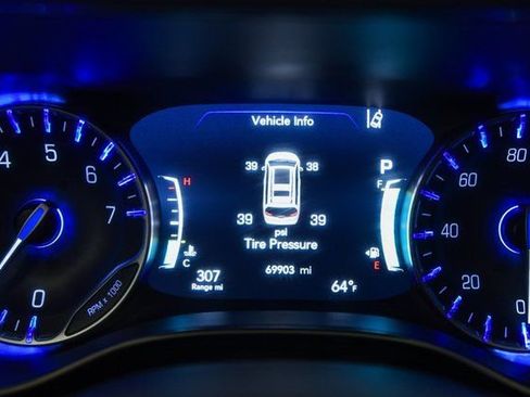 Used 2023 Chrysler Pacifica Limited FWD image 31
