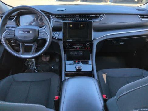 Used 2023 Jeep Grand Cherokee Laredo AWD/4WD image 15