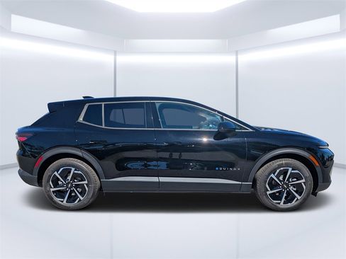 New 2026 Chevrolet Equinox EV LT image 2